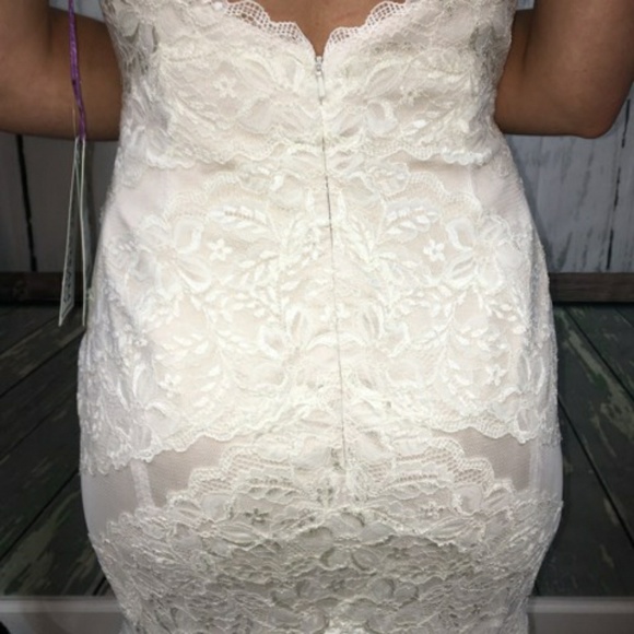 NWT NEVER ALTERED WEDDING DRESS - Picture 3 of 8